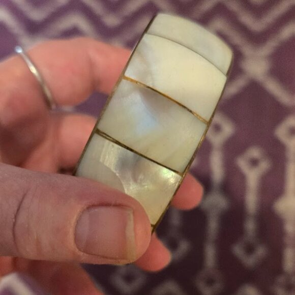 Vintage~ Mother of Pearl Large pieces cuff bracelet~ 9.5 inches around. - Picture 4 of 6